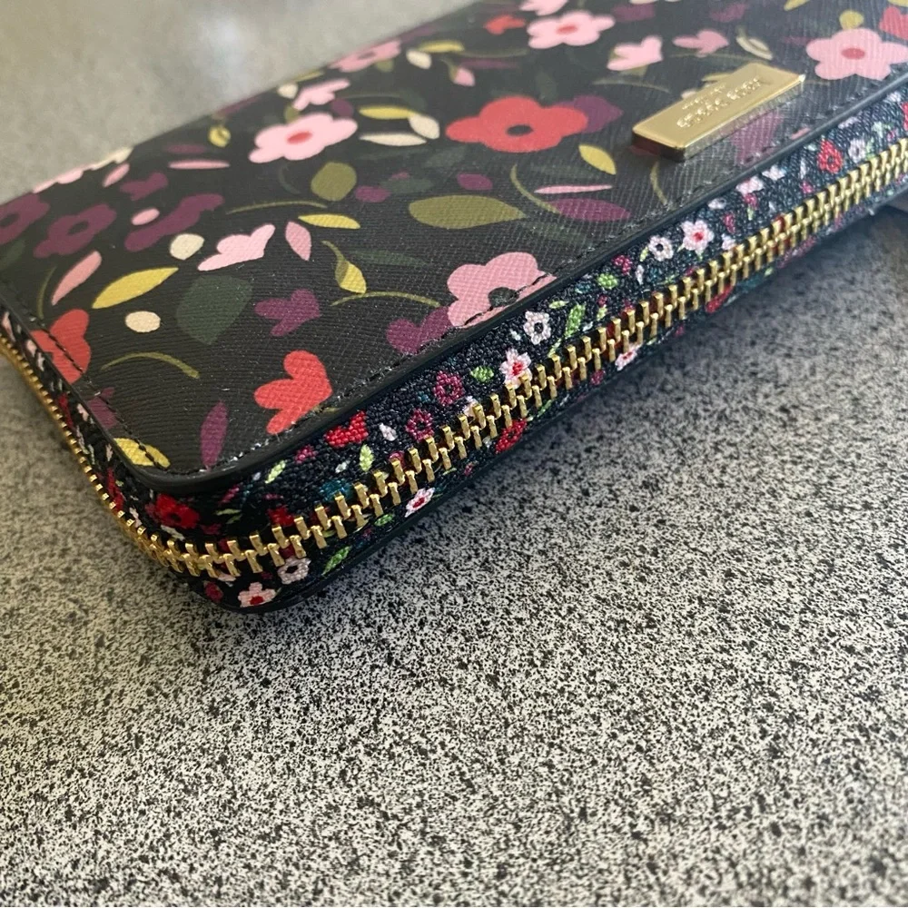 New !! KATE SPADE boho floral wallet ♠️